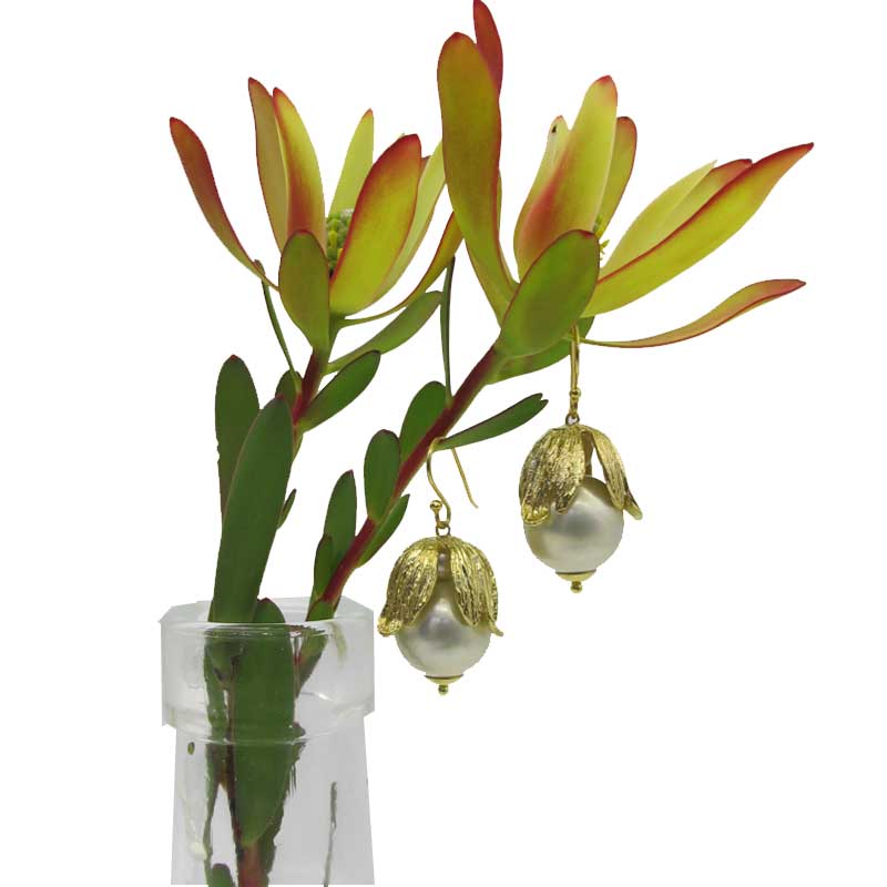 Petal Pearl Earring